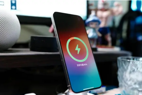 仁化苹果15换屏服务分享用什么充电器给iPhone15充电更好 